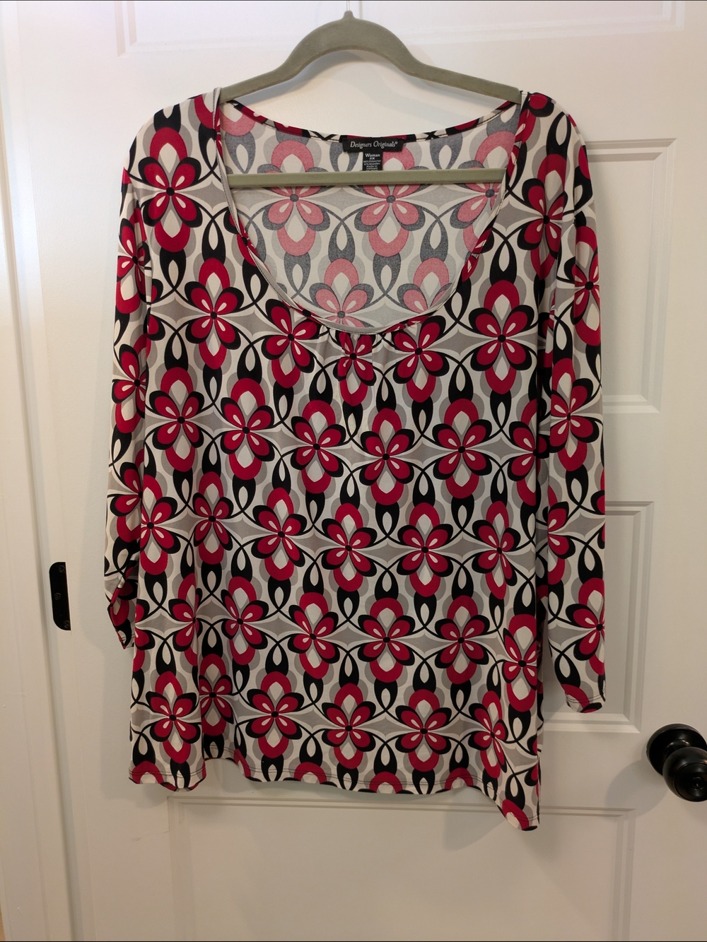 🔴 3/$15 Floral Scoop Neck Long Sleeve Top - Red & Black